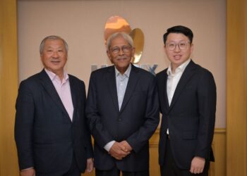 MOHAMAD Haslah Mohamad Amin (tengah) bersama Pengasas dan Timbalan Pengerusi Eksekutif Matrix Concepts, Datuk Seri Lee Tian Hock (kiri) dan Pengarah Eksekutif Kumpulan Matrix Concepts Holdings Berhad, Kelvin Lee Chin Chuan.