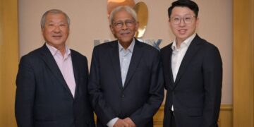 MOHAMAD Haslah Mohamad Amin (tengah) bersama Pengasas dan Timbalan Pengerusi Eksekutif Matrix Concepts, Datuk Seri Lee Tian Hock (kiri) dan Pengarah Eksekutif Kumpulan Matrix Concepts Holdings Berhad, Kelvin Lee Chin Chuan.