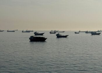 PEMBUKAAN Selat Hormuz menjadi pertikaian antara AS dengan Iran dalam perjanjian damai. - AFP