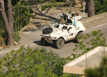 KENDERAAN berperisai Pasukan Pengaman PBB di Lubnan (UNIFIL) meronda kawasan sempadan di Marjayoun, selatan Lubnan. - AFP