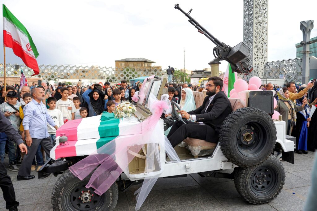 Iran raikan pasangan pengantin sanggup ‘berkorban’ sertai perang