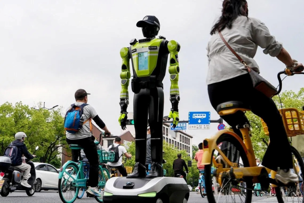 Robocop ambil alih peranan polis trafik China