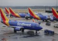 ROBOT tidak dibenarkan menaiki semua pesawat Southwest Airlines. - AFP
