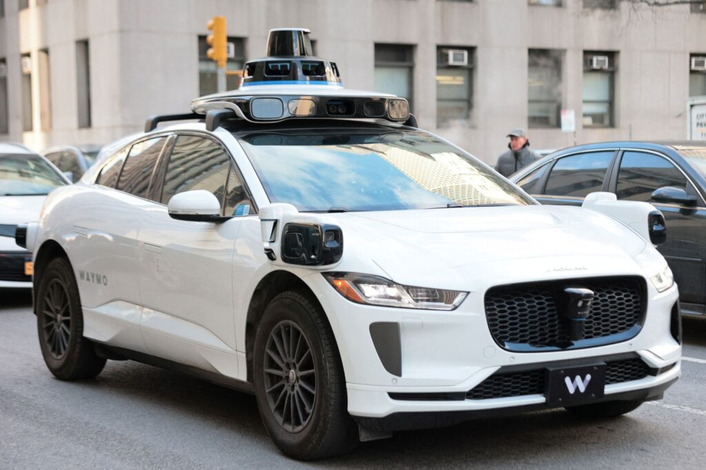 Waymo tarik balik roboteksi berisiko redah jalan banjir