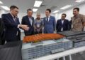 SIM Tze Tzin (tengah) mendengar penerangan tentang kompleks hangar BMM daripada Ketua Pegawai Eksekutif BMM, Lee Yang Loong pada Majlis Pelancaran BMM dekat Subang Skypark, di Subang, Selangor. - UTUSAN / AMIR KHALID