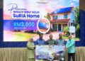 Fadillah (tengah) melancarkan inisiatif Sustainable Rebate & Incentive Assistance (SuRIA) Home pada Majlis Perhimpunan Bulanan Kementerian Peralihan Tenaga dan Transformasi Air (PETRA) bulan Mei 2026 di Putrajaya.