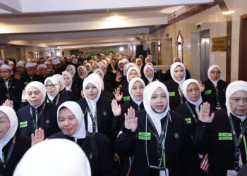 PETUGAS dalam dalam Majlis Perhimpunan Petugas Haji di Mekah, semalam.