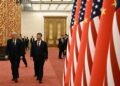 XI Jinping (kanan) dan Donald Trump tiba untuk menghadiri jamuan negara di Dewan Besar Rakyat di Beijing. - AFP