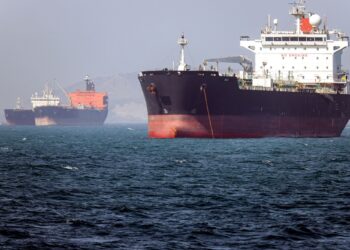 KAPAL tangki Bili yang berbendera Gambia sedang berlabuh di Selat Hormuz di luar bandar Abbas di selatan Iran.- AFP
