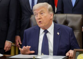 DONALD TRUMP