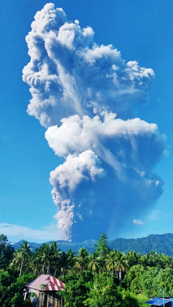 Letusan Gunung Dukono ragut tiga nyawa