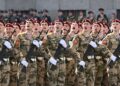 ANGGOTA perkhidmatan Russia menyertai perarakan tentera sempena Hari Kemenangan di Dataran Dvortsovaya di tengah Saint Petersburg pada 9 Mei lalu.- AFP