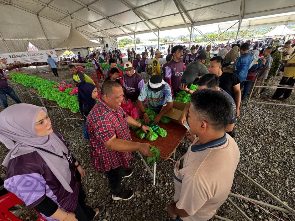 MB sembelih sendiri 25 lembu korban untuk penduduk Kuala Perlis