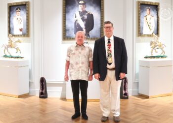 SULTAN Ibrahim berkenan menerima kunjungan Kaunselor Ekonomi Kedutaan Amerika Syarikat di Malaysia, Dave Williams di Istana Pasir Pelangi, Johor, hari ini.