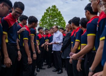 ANWAR Ibrahim melawat ke Sekolah Menengah Sains Alam Shah di Putrajaya.-Pejabat Perdana Menteri.