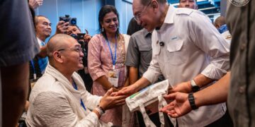 ANWAR Ibrahim semasa acara Wacana Harmoni Madani sempena Sambutan Hari Wesak di Kuala Lumpur. PEJABAT PERDANA MENTERI