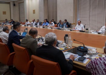 ANWAR Ibrahim mempengerusikan mesyuarat Majlis Tindakan Ekonomi Negara (MTEN) di Putrajaya, semalam yang mendengar pembentangan utama daripada Kementerian Kesihatan dan Kementerian Perladangan dan Komoditi.