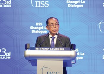 MOHAMED Khaled Nordin pada sesi plenari kelima Dialog Shangri-La 2026 di Singapura semalam.