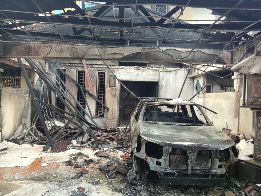 Rumah teres, kenderaan 4×4 musnah dalam kebakaran
