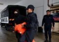 SUSPEK kes tikam kenalan wanita dalam kereta dibawa ke Kompleks Mahkamah Alor Setar untuk proses reman, hari ini. - UTUSAN/ SHAHIR NOORDIN