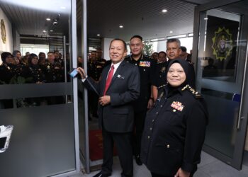 ABD. Halim Aman hari ini secara rasmi melapor diri dan memulakan tugas sebagai Ketua Pesuruhjaya Suruhanjaya Pencegahan Rasuah Malaysia (SPRM) yang baharu.