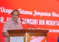 AHMAD Samsuri Mokhtar ketika menyantuni para perwakilan pada Konvensyen Ulang Tahun ke-58 Parti Gerakan Rakyat Malaysia di Menara PGRM, Kuala Lumpur di sini, hari ini. - UTUSAN/SYAKIR RADIN