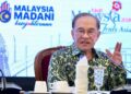 ANWAR Ibrahim pada sesi Forum Ilmuan Malaysia Madani Siri 12 ; Memacu Kedudukan Malaysia dalam Gemilang Baharu Aliran Modal Global di Suruhanjaya Sekuriti Malaysia, Bukit Kiara di sini hari ini. UTUSAN/AMIR KHALID