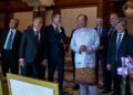 ANWAR Ibrahim menerima kunjungan hormat dari wakil syarikat Blackberry di Perdana Putra, Putrajaya, semalam. PEJABAT PERDANA MENTERI