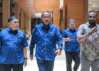 AHMAD Samsuri Mokhtar ketika hadir pada Mesyuarat Majlis Tertinggi Perikatan Nasional (PN) di Hotel Royale Chulan, Kuala Lumpur, semalam. - UTUSAN/SYAKIR RADIN