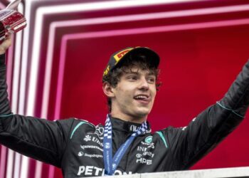 Kimi Antonelli meraikan kejayaan menjuarai perlumbaan Grand Prix Kanada di litar Gilles-Villeneuve, Montreal. - AFP