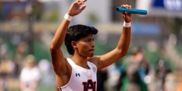 Muhammad Azeem Fahmi bantu Universiti Auburn menjuarai acara 4x100 meter (m) pada Kejohanan SEC di Auburn, Amerika Syarikat (AS), semalam. - FB AZEEM FAHMI