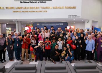 sebahagian peserta dan ibu bapa dalam Program Sunathon Autisme anjuran Hospital Tengku Ampuan Bahiyah Tuanku Aishah Rohani, di Kuala Lumpur baru-baru ini.