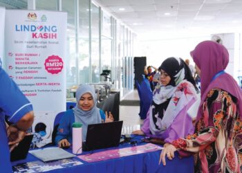 PERKESO turut memperkenalkan skim Lindung Kasih sebagai tanda penghargaan bagi melindungi suri rumah daripada risiko kemalangan atau kematian.