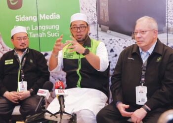 ZULKIFLI Hasan dalam sidang akhbar di Pejabat Operasi Tabung Haji Mekah, semalam.