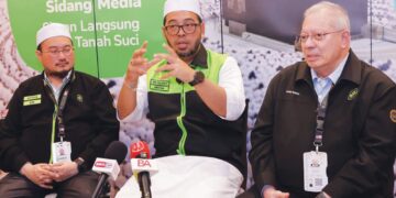 ZULKIFLI Hasan dalam sidang akhbar di Pejabat Operasi Tabung Haji Mekah, semalam.