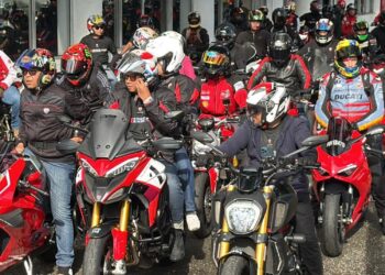 NAZIR Hussin Akhtar Hussin bersama peserta bersedia untuk konvoi Ducati We Ride As One 2026 di Kuala Lumpur semalam.