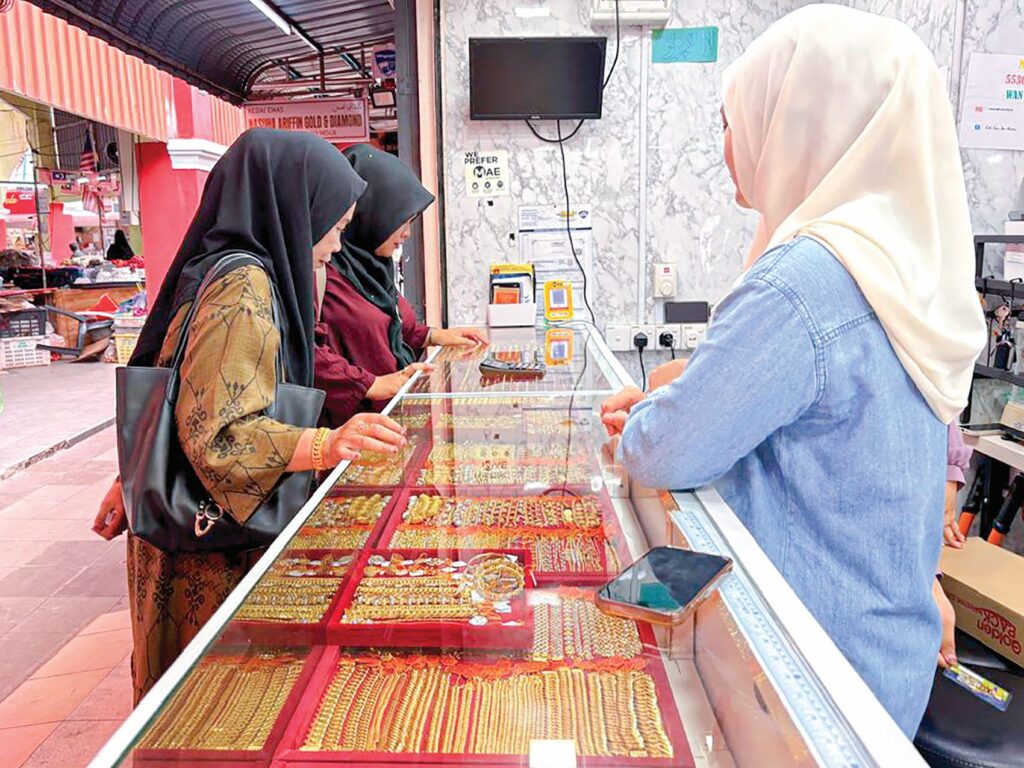 Harga murah, corak eksklusif punca kedai emas Kelantan diserbu sempena Aidiladha