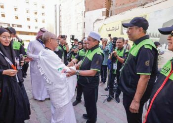 JEMAAH haji Malaysia KT051 yang mendarat di Muscat, Oman ekoran isu teknikal pesawat selamat tiba di Tanah Suci Mekah, semalam.