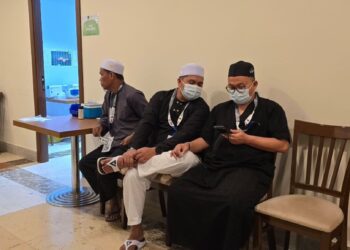 -JEMAAH haji dinasihatkan memakai pelitup muka ekoran peningkatan jangkitan paru-paru atau pneumonia menjelang hari wukuf.