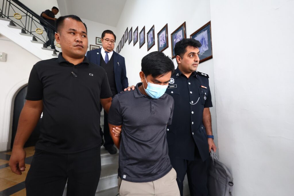 Anggota bomba didakwa amang seksual pelajar perempuan 14 tahun