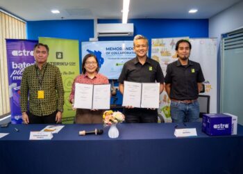 KETUA Pegawai Eksekutif Tourism Selangor, Chua Yee Ling (dua dari kiri) bersama Ketua Pegawai Eksekutif Bateriku, Azarol Faizi (dua dari kanan) pada majlis menandatangani MoC antara Bateriku dan Tourism Selangor baru-baru ini.