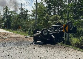 KEADAAN lokasi letupan bom di Jalan Sungai Golok-Waeng di Narathiwat, Thailand hari ini.