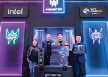 JOHNSON Seet (dua kiri) bersama Presiden Operasi Pan Asia Pasifik Acer Inc, Andrew Hou (dua kanan) ketika pelancaran produk baharu Predator keluaran Acer baru-baru ini.