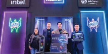 JOHNSON Seet (dua kiri) bersama Presiden Operasi Pan Asia Pasifik Acer Inc, Andrew Hou (dua kanan) ketika pelancaran produk baharu Predator keluaran Acer baru-baru ini.