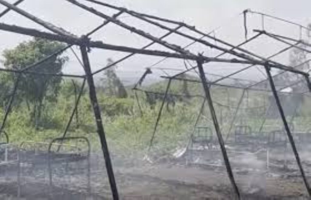 Khemah hospital rawat pesakit Ebola dibakar