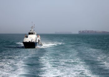 IRAN menutup Selat Hormuz kepada kapal-kapal AS dan Israel serta sekutunya sepanjang perang yang masih belum berakhir selepas bermula pada 28 Februari lalu. - AFP