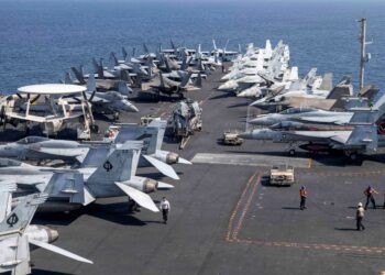 JET AS menyerang bot dan tapak pelancar peluru berpandu di selatan Iran ketika gencatan senjata antara kedua-dua negara masih dikuatkuasakan. - AFP