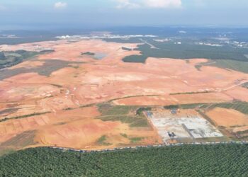 TAPAK kerja-kerja pembangunan yang sedang dijalankan di MVV City, Negeri Sembilan.