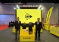 TAKEHIKO Asai (kiri) bersama Marcus Lim (kanan) pada majlis pelancaran rangkaian tayar Dunlop di Pertunjukan Auto Malaysia 2026, baru-baru ini.