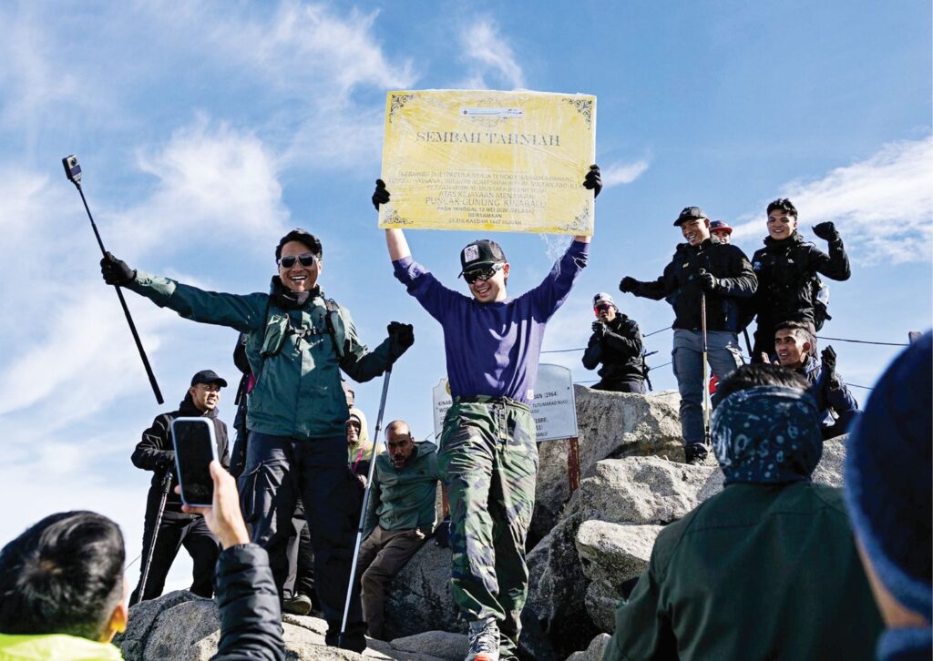 Tengku Mahkota Pahang tawan puncak Kinabalu